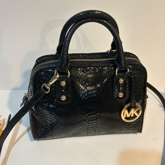 Michael Kors Black Snakeskin Croc Embossed Bag with Gold Details - Picture 4 of 10